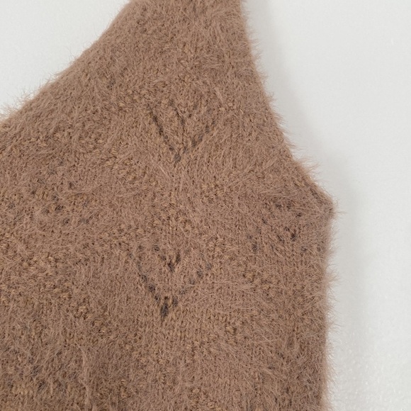 NWT Cotton on body Tan fuzzy v-neck tank size large - Picture 2 of 11